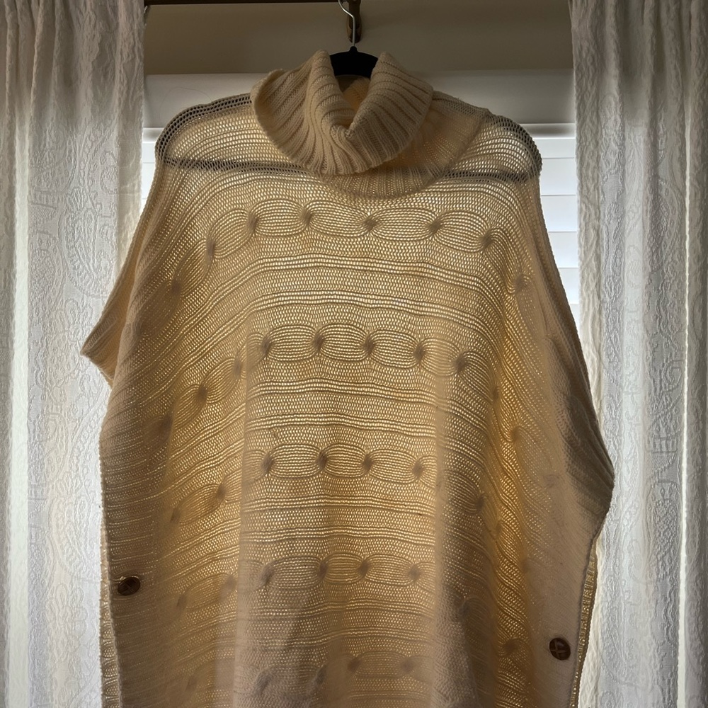 GAP poncho